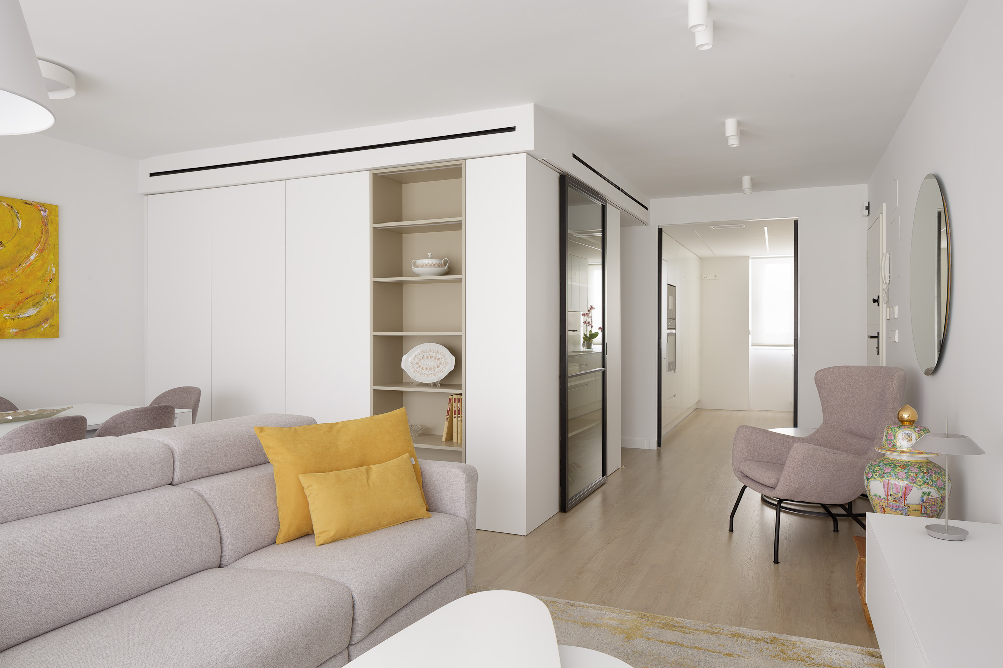 Puertas correderas metálicas de cocina encastradas en pared