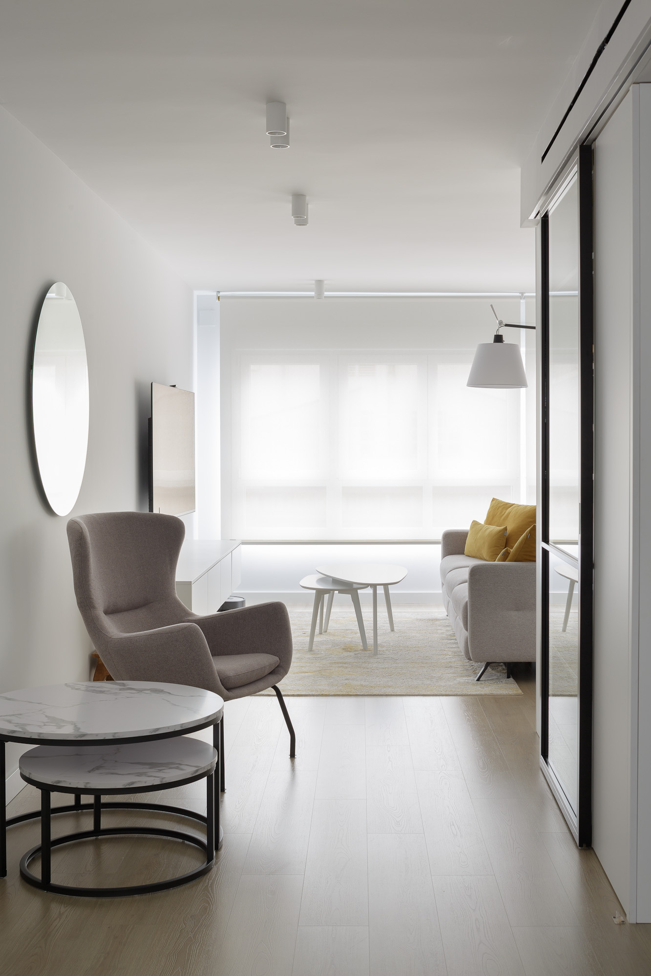 Detalle de salón con lampara y salón