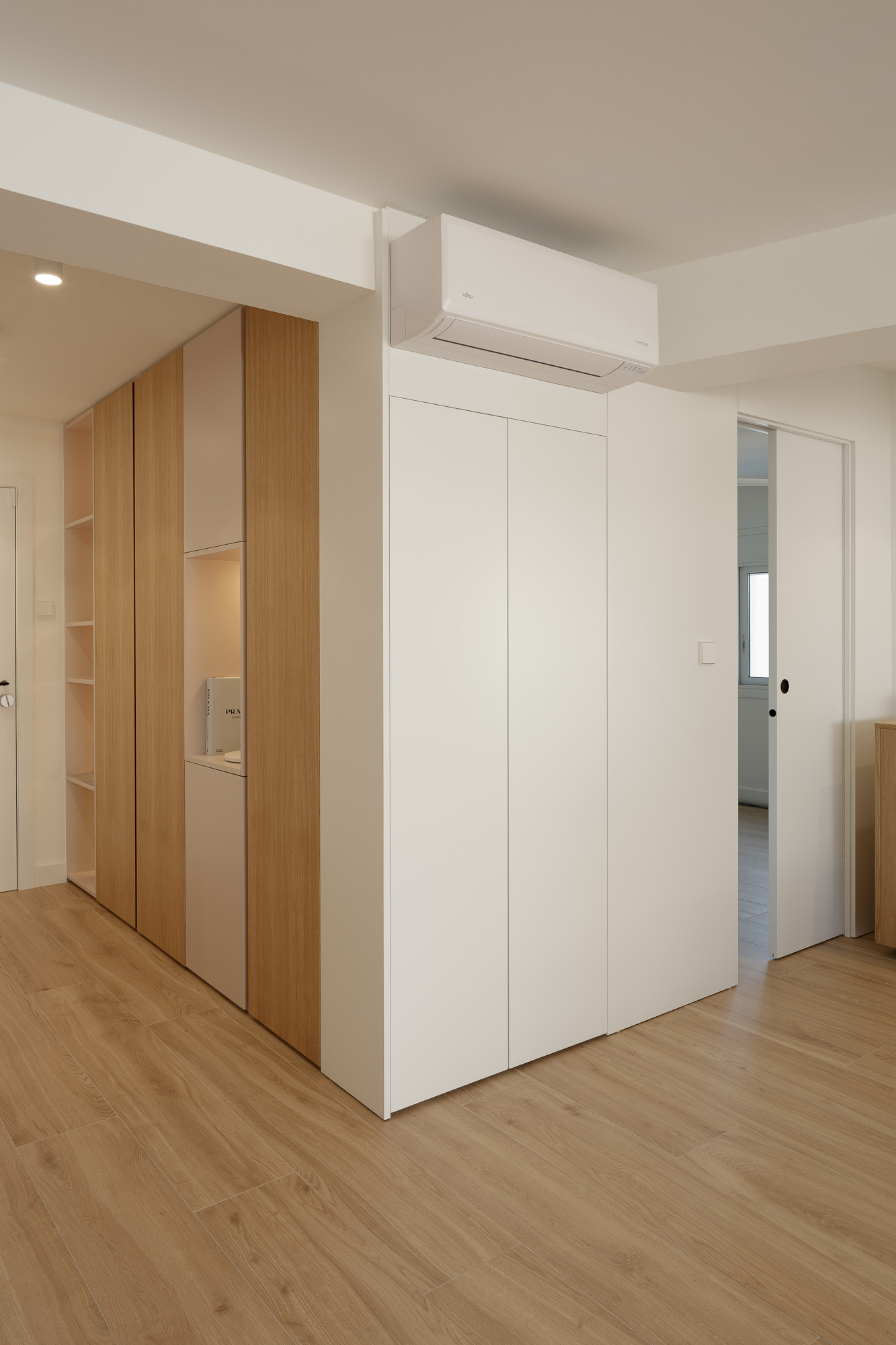 Puerta abierta del segundo dormitorio