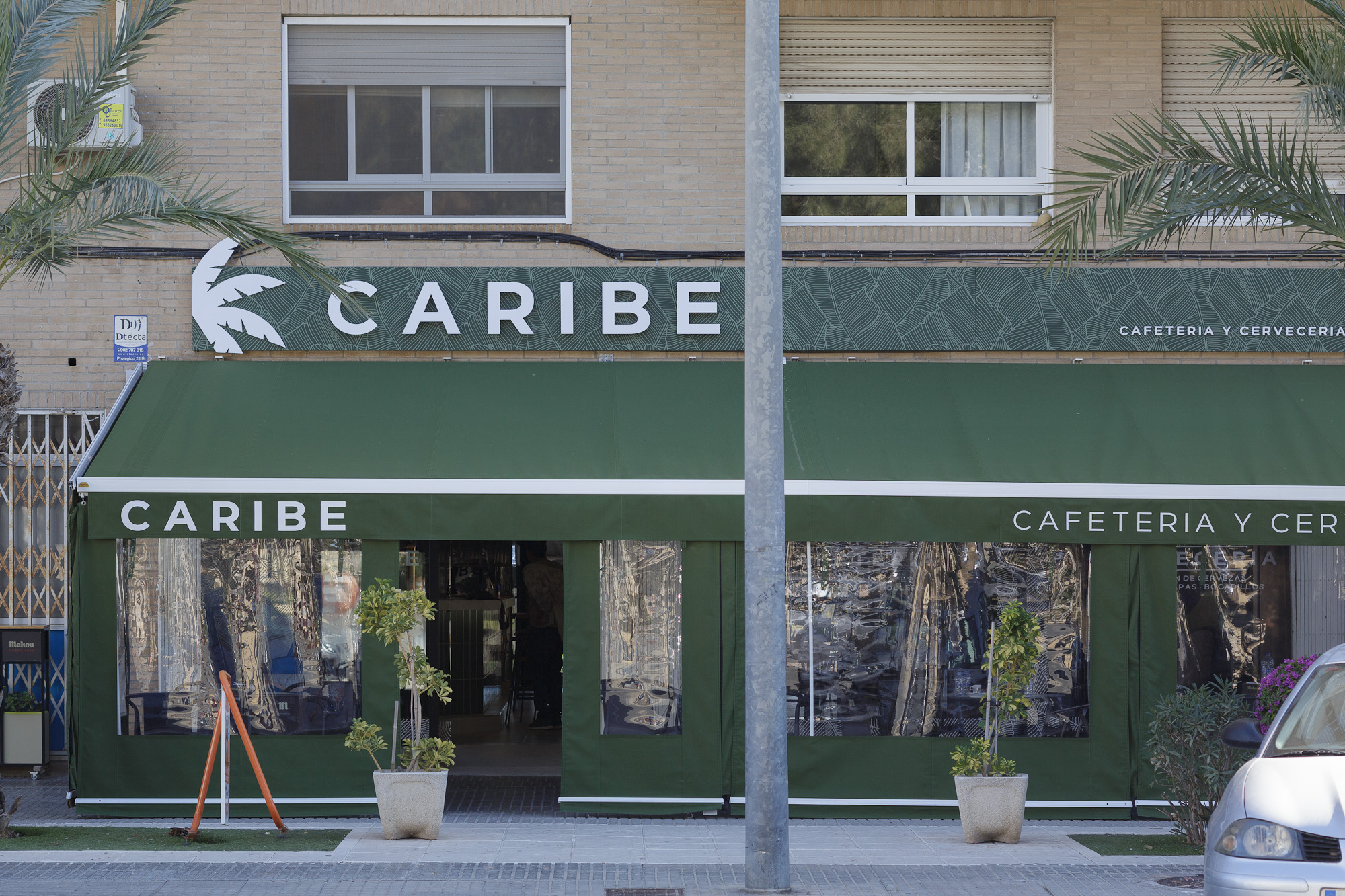 Fachada cafetería Caribe